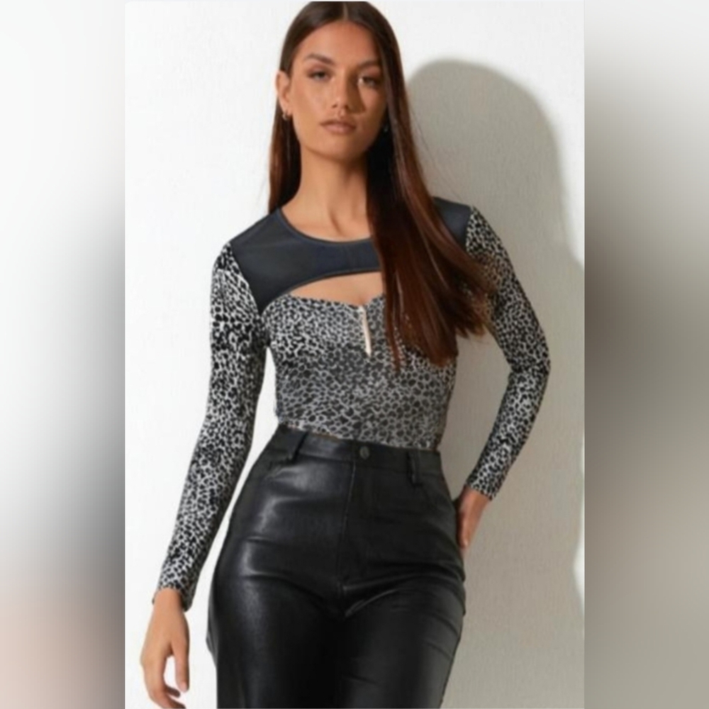 Guess Animal Black And Cream Print Cut Out Fitted Blouse
